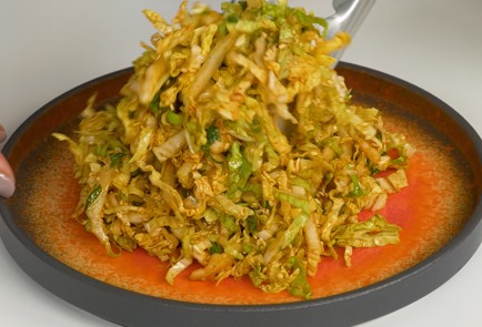 Фото шага рецепта Салат из пекинской капусты 151699 шаг 6  