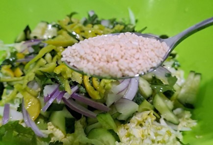 Фото шага рецепта Салат из пекинской капусты 190573 шаг 9  