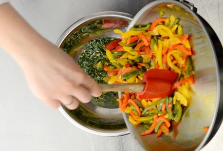 Фото шага рецепта Салат из перца побаскски на белых сухарях 17389 шаг 2  