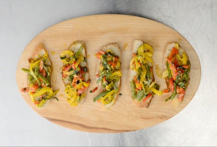 Фото шага рецепта Салат из перца побаскски на белых сухарях 17389 шаг 3  