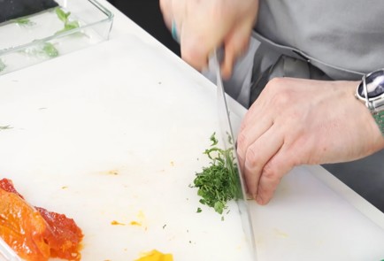 Фото шага рецепта Салат из перцев и жареного халуми 24244 шаг 2  