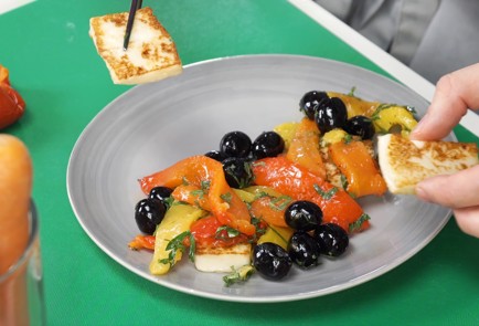 Фото шага рецепта Салат из перцев и жареного халуми 24244 шаг 5  