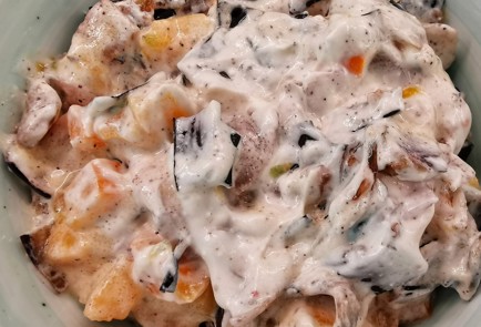 Фото шага рецепта Салат из помидоров и баклажанов со сметаной 152639 шаг 10  