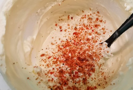 Фото шага рецепта Салат из помидоров и баклажанов со сметаной 152639 шаг 9  