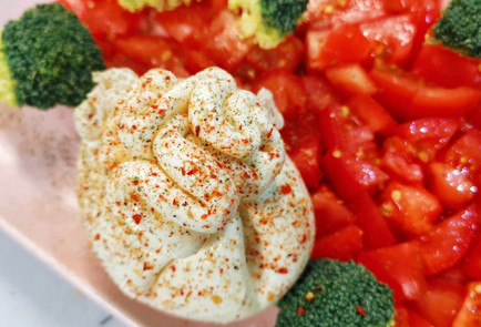 Фото шага рецепта Салат из помидоров и брокколи с бурратой 151971 шаг 4  