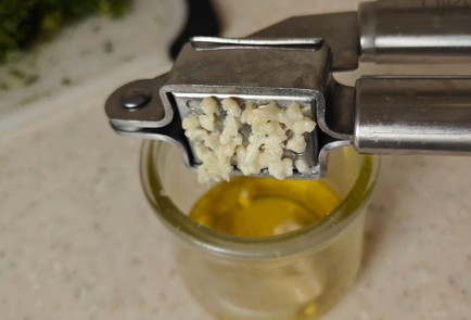 Фото шага рецепта Салат из помидоров к мясу 190233 шаг 8  