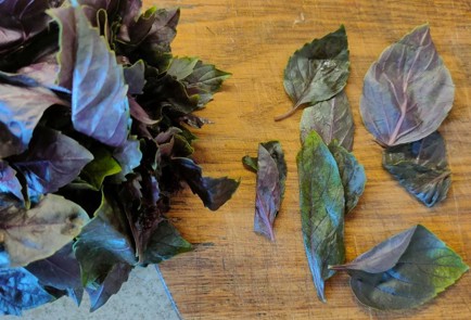 Фото шага рецепта Салат из помидоров с домашним сыром 190136 шаг 5  