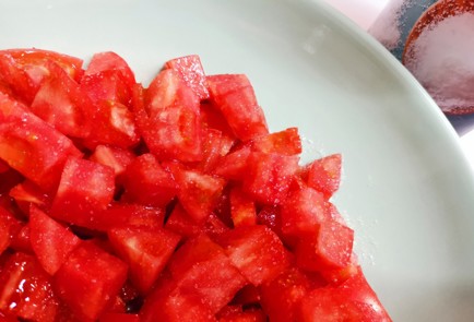 Фото шага рецепта Салат из помидоров 188876 шаг 1  