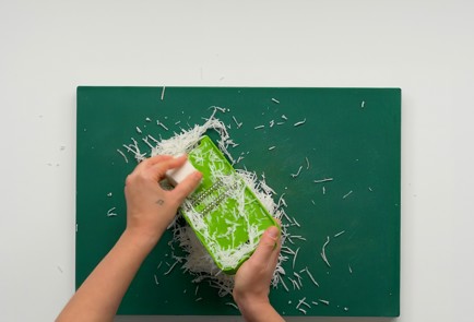 Фото шага рецепта Салат из редьки 27040 шаг 3  