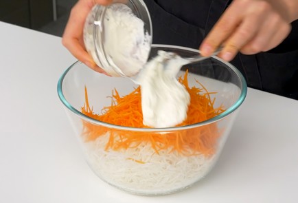 Фото шага рецепта Салат из редьки 27040 шаг 4  