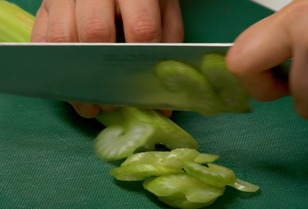 Фото шага рецепта Салат из сельдерея 35747 шаг 3  