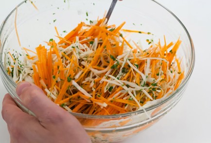 Фото шага рецепта Салат из селедки и апельсинов 46495 шаг 3  