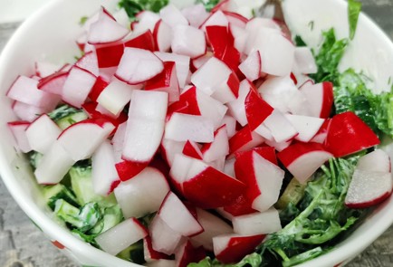 Фото шага рецепта Салат из сезонных овощей 175203 шаг 7  