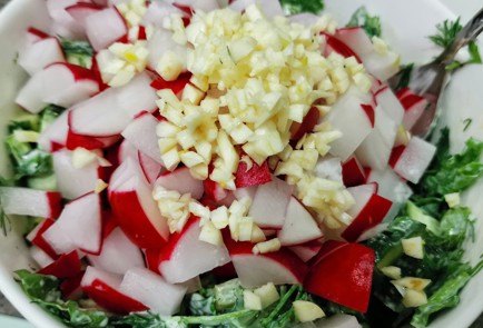 Фото шага рецепта Салат из сезонных овощей 175203 шаг 8  