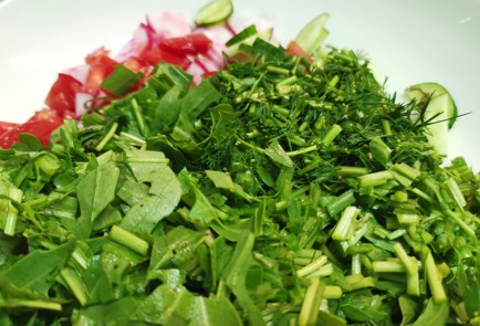 Фото шага рецепта Салат из сезонных овощей 186829 шаг 10  