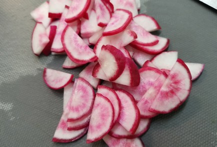 Фото шага рецепта Салат из сезонных овощей 186829 шаг 3  