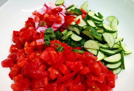 Фото шага рецепта Салат из сезонных овощей 186829 шаг 6  