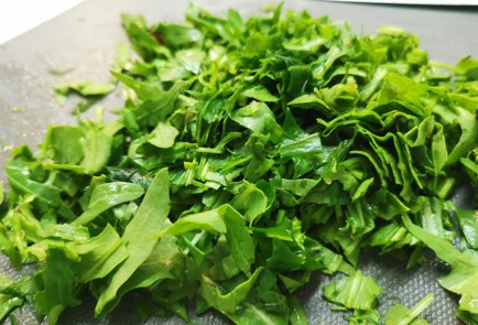 Фото шага рецепта Салат из сезонных овощей 186829 шаг 9  