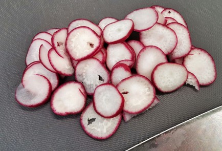 Фото шага рецепта Салат из шпината с адыгейским сыром 140423 шаг 11