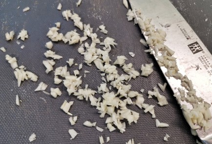 Фото шага рецепта Салат из шпината с адыгейским сыром 140423 шаг 18