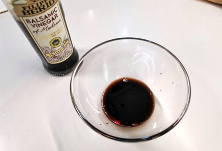 Фото шага рецепта Салат из шпината с адыгейским сыром 140423 шаг 20