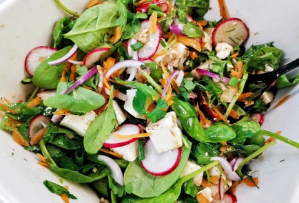 Фото шага рецепта Салат из шпината с адыгейским сыром 140423 шаг 22