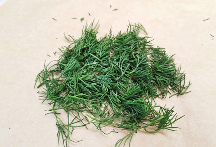 Фото шага рецепта Салат из шпината с адыгейским сыром 140423 шаг 7