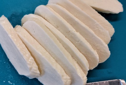 Фото шага рецепта Салат из шпината с кавказским сыром и вялеными помидорами 151373 шаг 1  