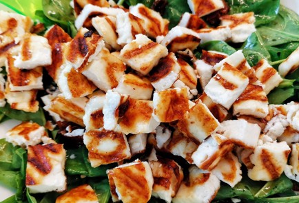 Фото шага рецепта Салат из шпината с кавказским сыром и вялеными помидорами 151373 шаг 11  