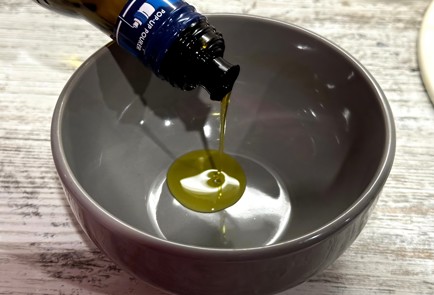 Фото шага рецепта Салат из шпината с овощами и авокадо с медовой заправкой 175250 шаг 15  