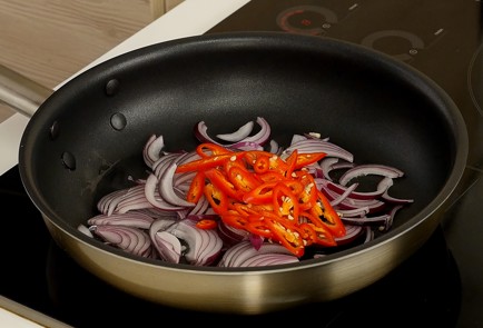 Фото шага рецепта Салат из шпината с рыбой и облепиховым соусом 114446 шаг 6  