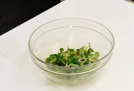 Фото шага рецепта Салат из свеклы с козьим сыром и медовой заправкой 27024 шаг 5  