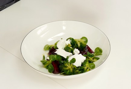 Фото шага рецепта Салат из свеклы с козьим сыром и медовой заправкой 27024 шаг 6  