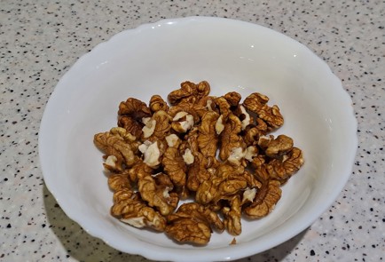 Фото шага рецепта Салат из свеклы чернослива и грецкого ореха 187746 шаг 5  