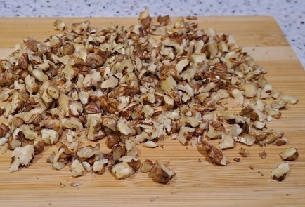 Фото шага рецепта Салат из свеклы чернослива и грецкого ореха 187746 шаг 7  