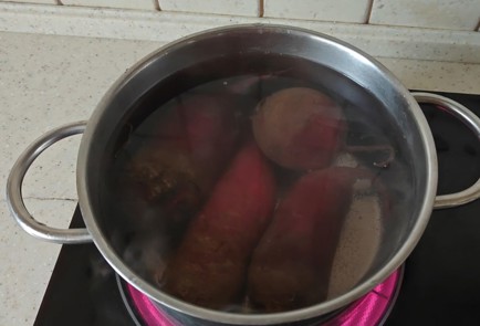 Фото шага рецепта Салат из свеклы и грецких орехов 190223 шаг 1  