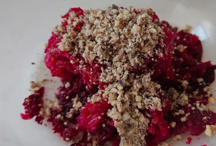 Фото шага рецепта Салат из свеклы и грецких орехов 190223 шаг 7  