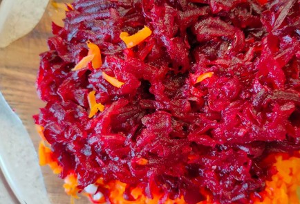 Фото шага рецепта Салат из свеклы моркови и морской капусты 191355 шаг 5  
