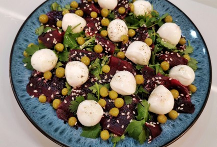 Фото шага рецепта Салат из свеклы с моцареллой 175416 шаг 12  
