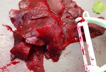 Фото шага рецепта Салат из свеклы с моцареллой 175416 шаг 2  