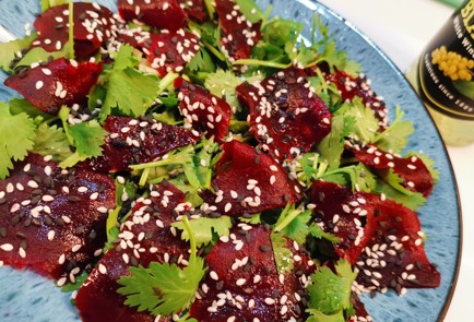 Фото шага рецепта Салат из свеклы с моцареллой 175416 шаг 6  