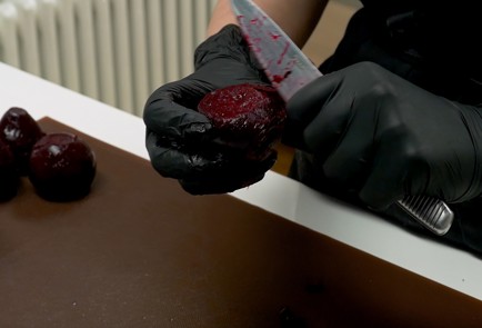 Фото шага рецепта Салат из свеклы 140906 шаг 4  