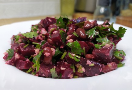 Фото шага рецепта Салат из свеклы 190489 шаг 10  