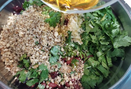 Фото шага рецепта Салат из свеклы 190489 шаг 8  