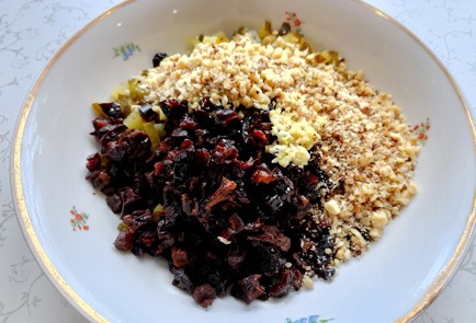 Фото шага рецепта Салат из свеклы 191611 шаг 8  