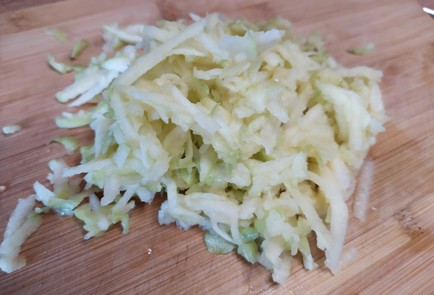 Фото шага рецепта Салат из свежей свеклы с зеленым яблоком 189452 шаг 6  