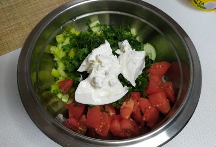 Фото шага рецепта Салат из свежих овощей 190124 шаг 6