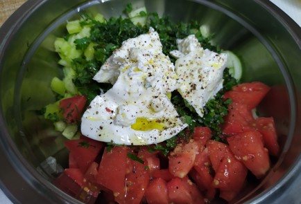 Фото шага рецепта Салат из свежих овощей 190124 шаг 8