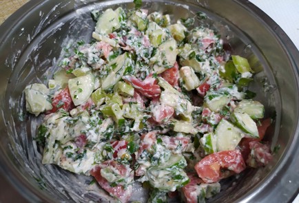 Фото шага рецепта Салат из свежих овощей 190124 шаг 9