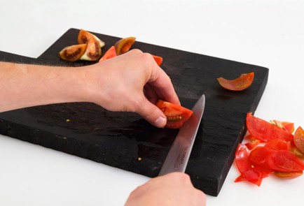 Фото шага рецепта Салат из трех видов помидоров 80056 шаг 2  